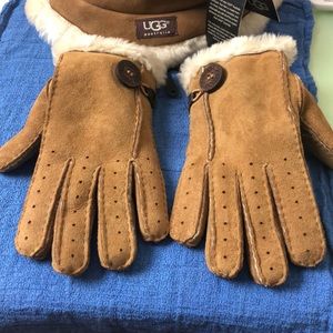 Ugg gloves ONLY*** hat sold !